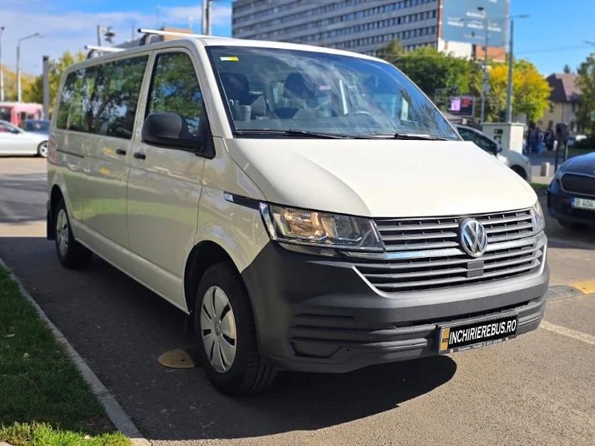 Microbuzele 8+1 Inchirierebus.ro: Volkswagen Transporter și Ford Transit Custom, gata de predare